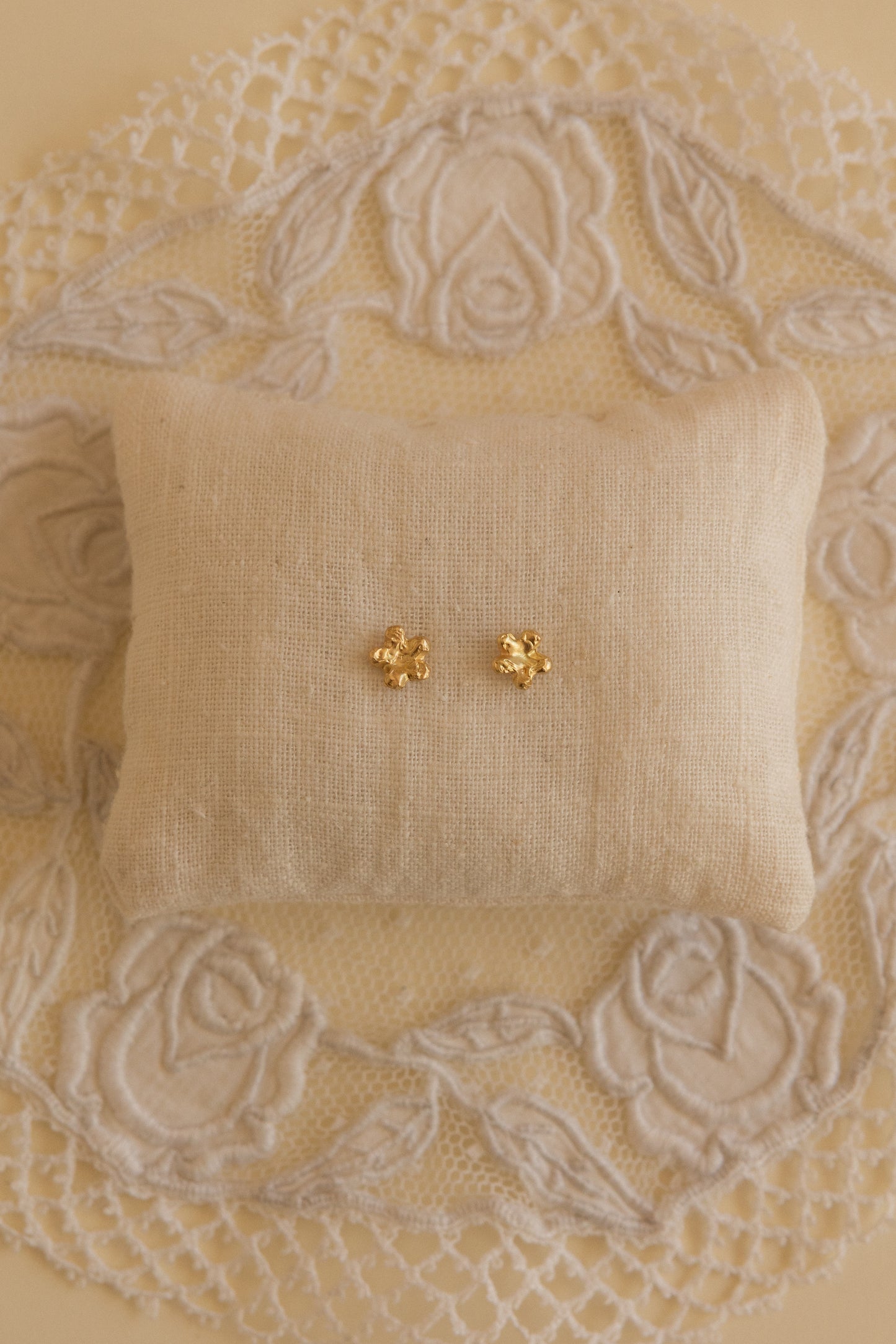 Petite Forget Me Not Stud